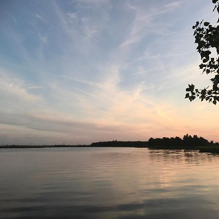 Over Lake Monnickendam Buitenkant foto