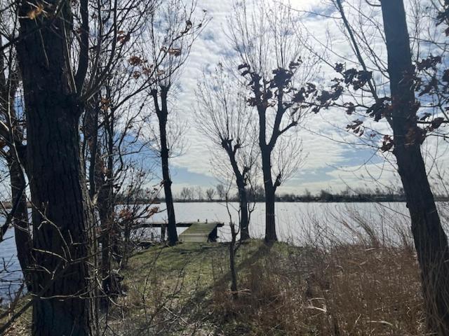Over Lake Monnickendam Buitenkant foto